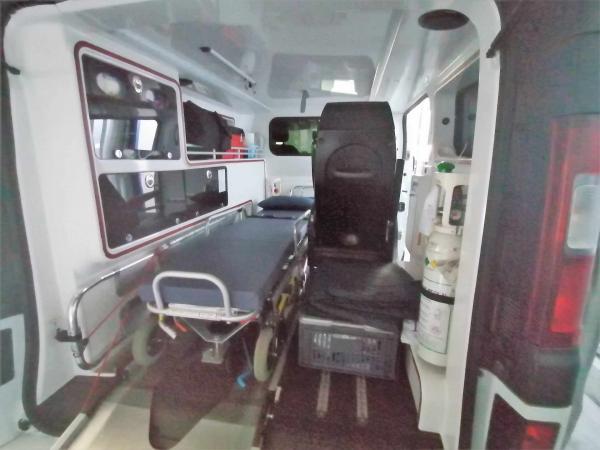 Ambulance au Champs-Saint-Pere