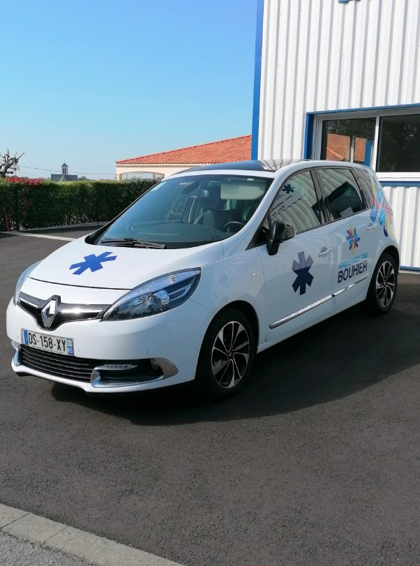 Véhicule conventionné Ambulances-Taxis Bouhier pour le transport médical en Vendée Sud